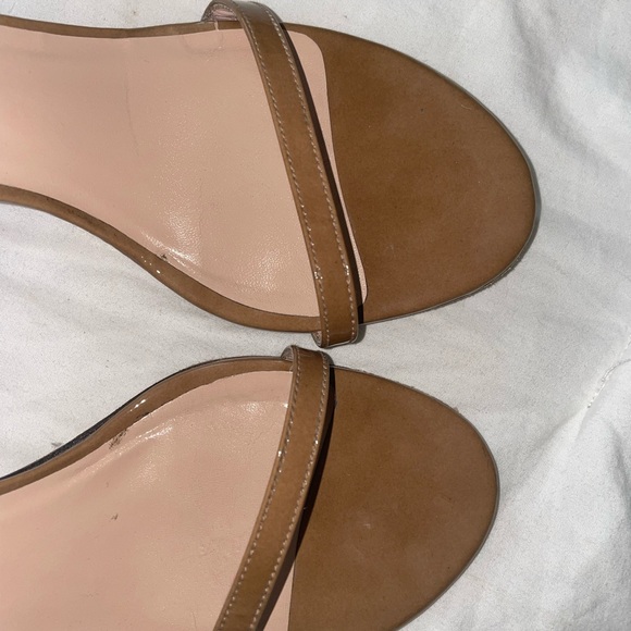 Stuart Weitzman nudistsong patent leather heels in tan, size 40/9 - Picture 13 of 14